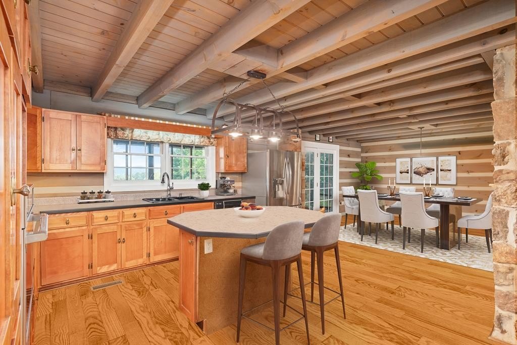 Livingston, Tennessee, 38570, United States, 5 Bedrooms Bedrooms, ,3 BathroomsBathrooms,Residential,Forsale,1968520