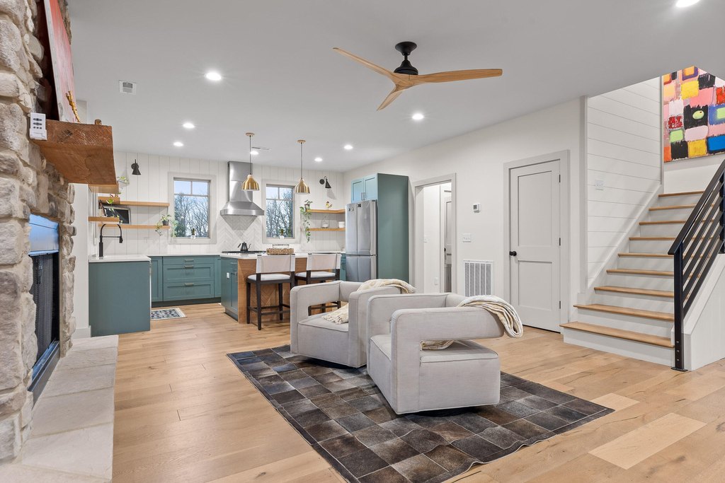 Signal Mountain, Tennessee, 37377, United States, 5 Bedrooms Bedrooms, ,5.5 BathroomsBathrooms,Residential,Forsale,1995324