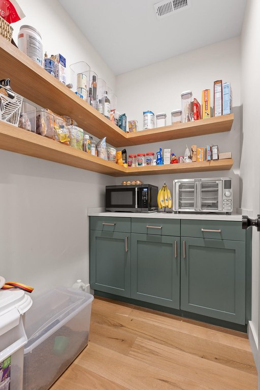 Signal Mountain, Tennessee, 37377, United States, 5 Bedrooms Bedrooms, ,5.5 BathroomsBathrooms,Residential,Forsale,1995324