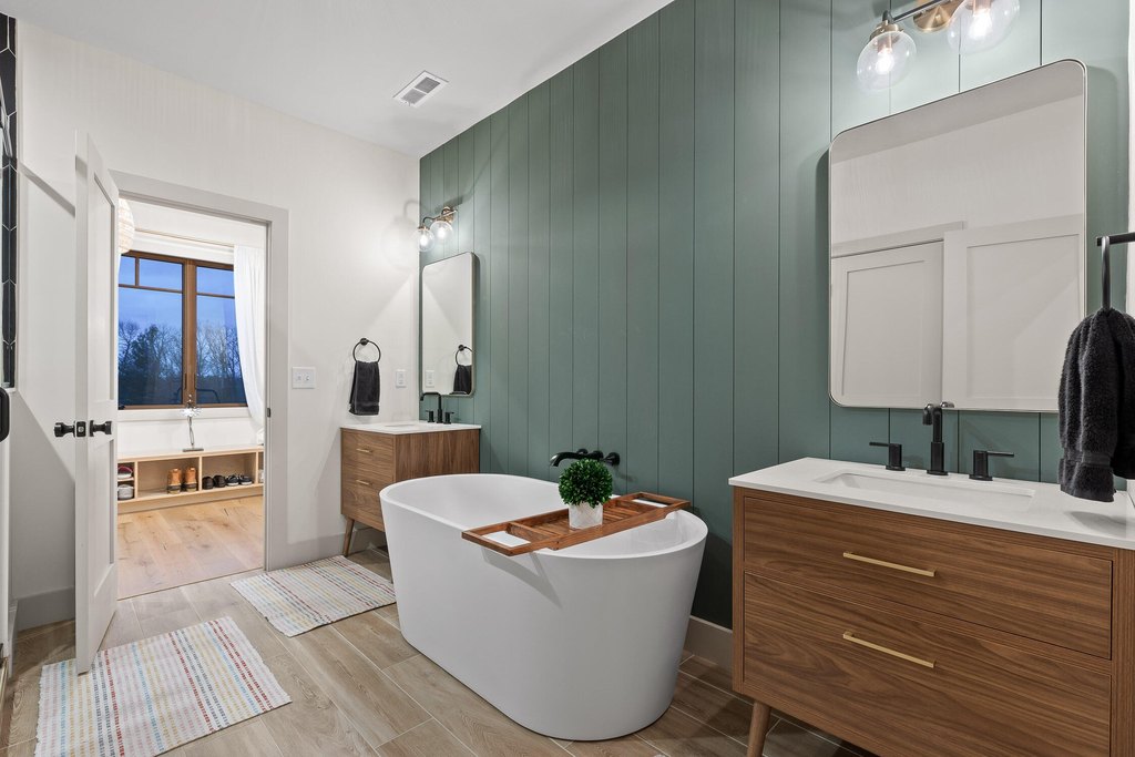 Signal Mountain, Tennessee, 37377, United States, 5 Bedrooms Bedrooms, ,5.5 BathroomsBathrooms,Residential,Forsale,1995324