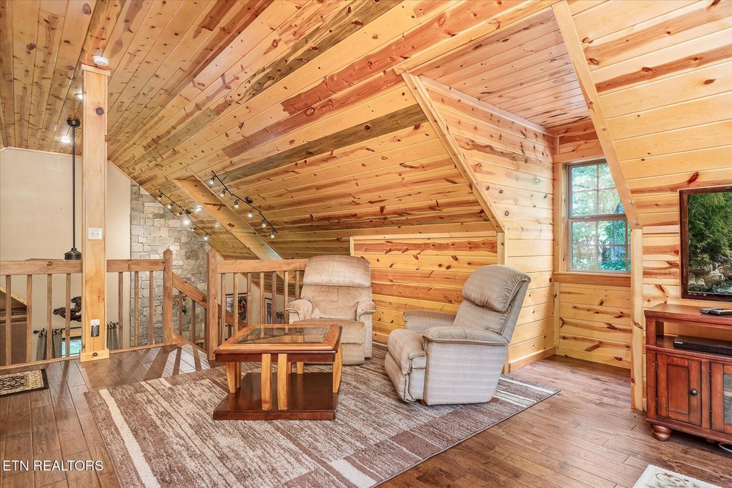 Jamestown, Tennessee, 38556, United States, 2 Bedrooms Bedrooms, ,2.5 BathroomsBathrooms,Residential,Forsale,1929822