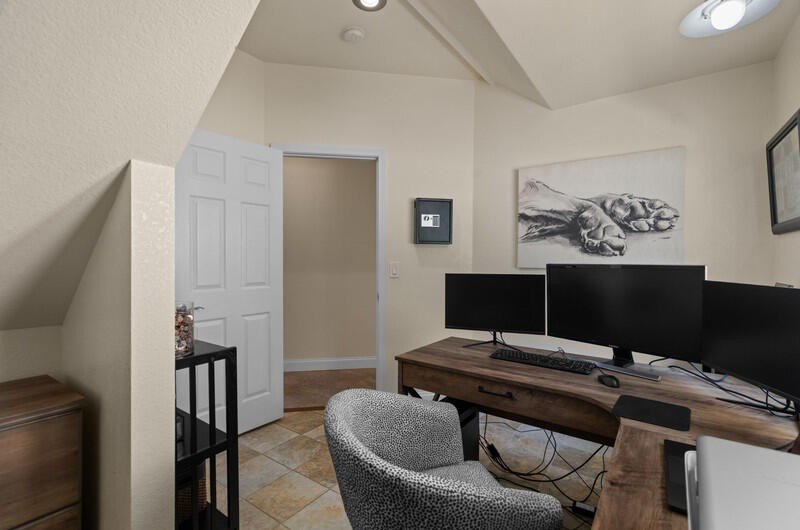 Dandridge, Tennessee, 37725, United States, 5 Bedrooms Bedrooms, ,4.5 BathroomsBathrooms,Residential,Forsale,1962203