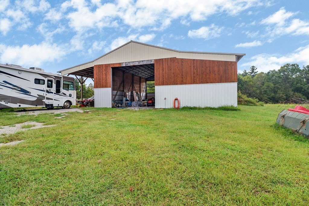 Allardt, Tennessee, 38504, United States, 2 Bedrooms Bedrooms, ,2 BathroomsBathrooms,Residential,Forsale,1953791