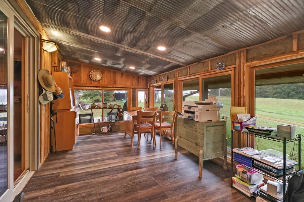 Allardt, Tennessee, 38504, United States, 2 Bedrooms Bedrooms, ,2 BathroomsBathrooms,Residential,Forsale,1953791