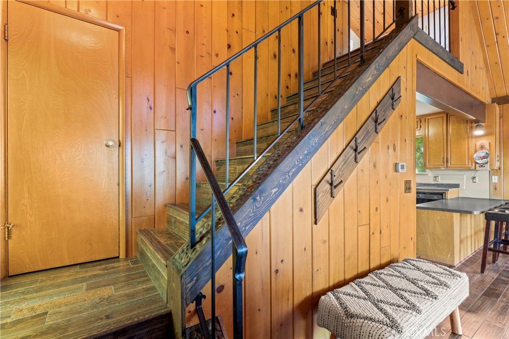 Lake Arrowhead, California, 92352, United States, 3 Bedrooms Bedrooms, ,2.5 BathroomsBathrooms,Residential,Forsale,1971033