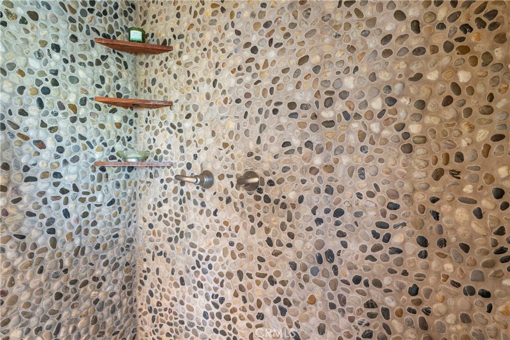 Lake Arrowhead, California, 92352, United States, 3 Bedrooms Bedrooms, ,2.5 BathroomsBathrooms,Residential,Forsale,1971033