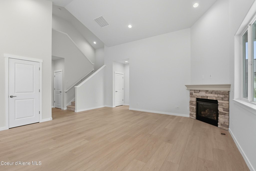 Coeur d'Alene, Idaho, 83815, United States, 4 Bedrooms Bedrooms, ,3 BathroomsBathrooms,Residential,Forsale,1984592