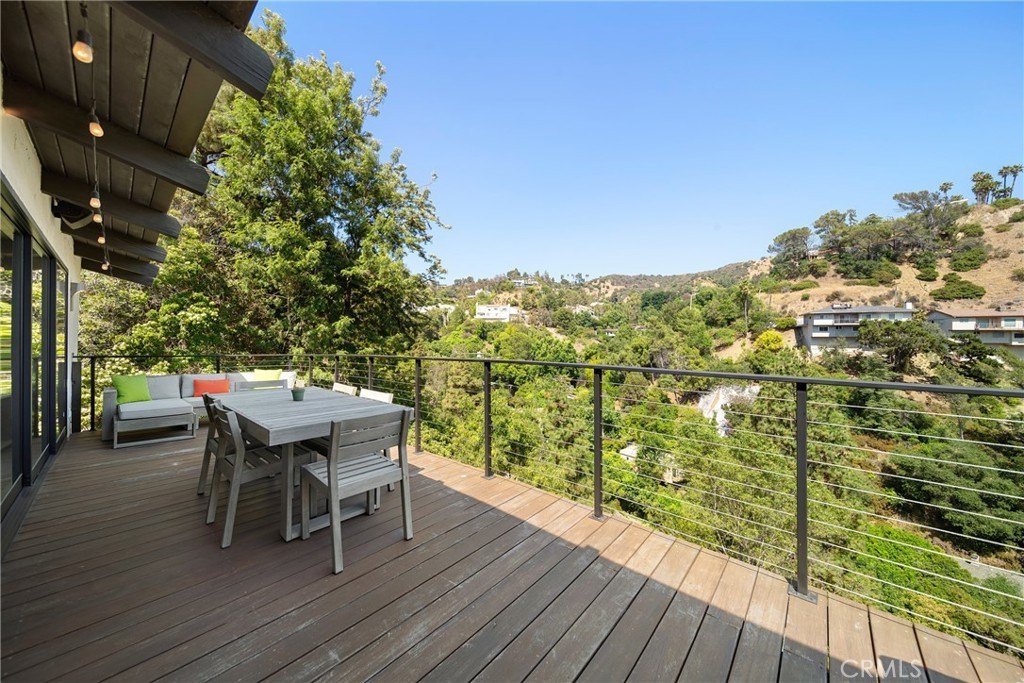 Los Angeles, California, 90046, United States, 3 Bedrooms Bedrooms, ,2 BathroomsBathrooms,Residential,Forsale,1985943