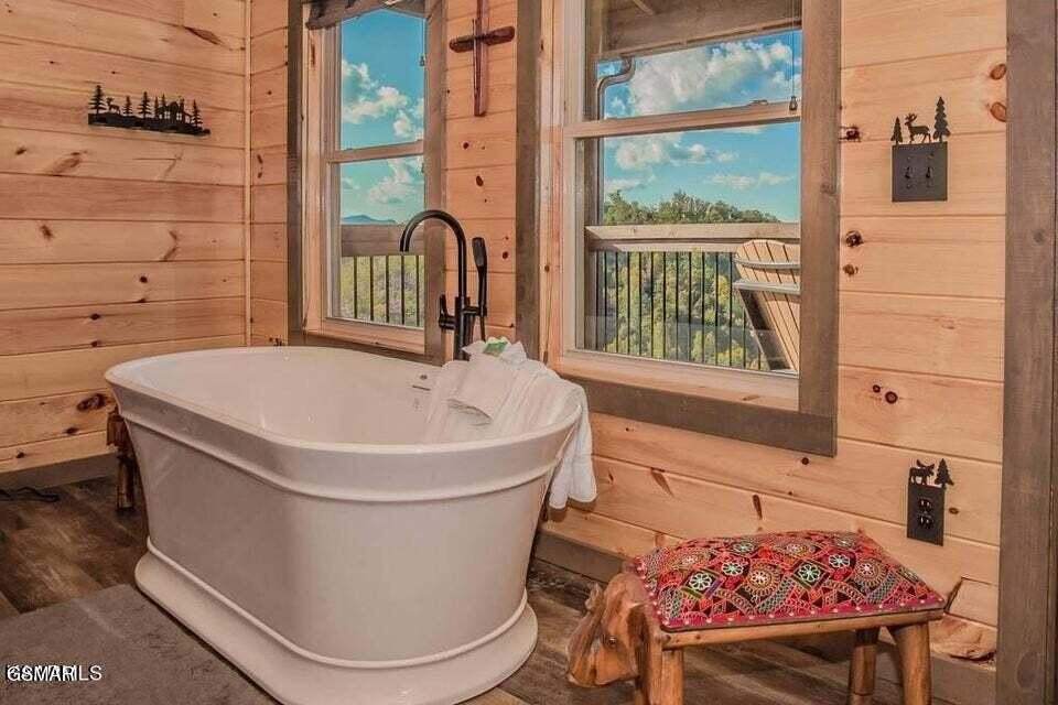 Sevierville, Tennessee, 37876, United States, 5 Bedrooms Bedrooms, ,3.5 BathroomsBathrooms,Residential,Forsale,1973601