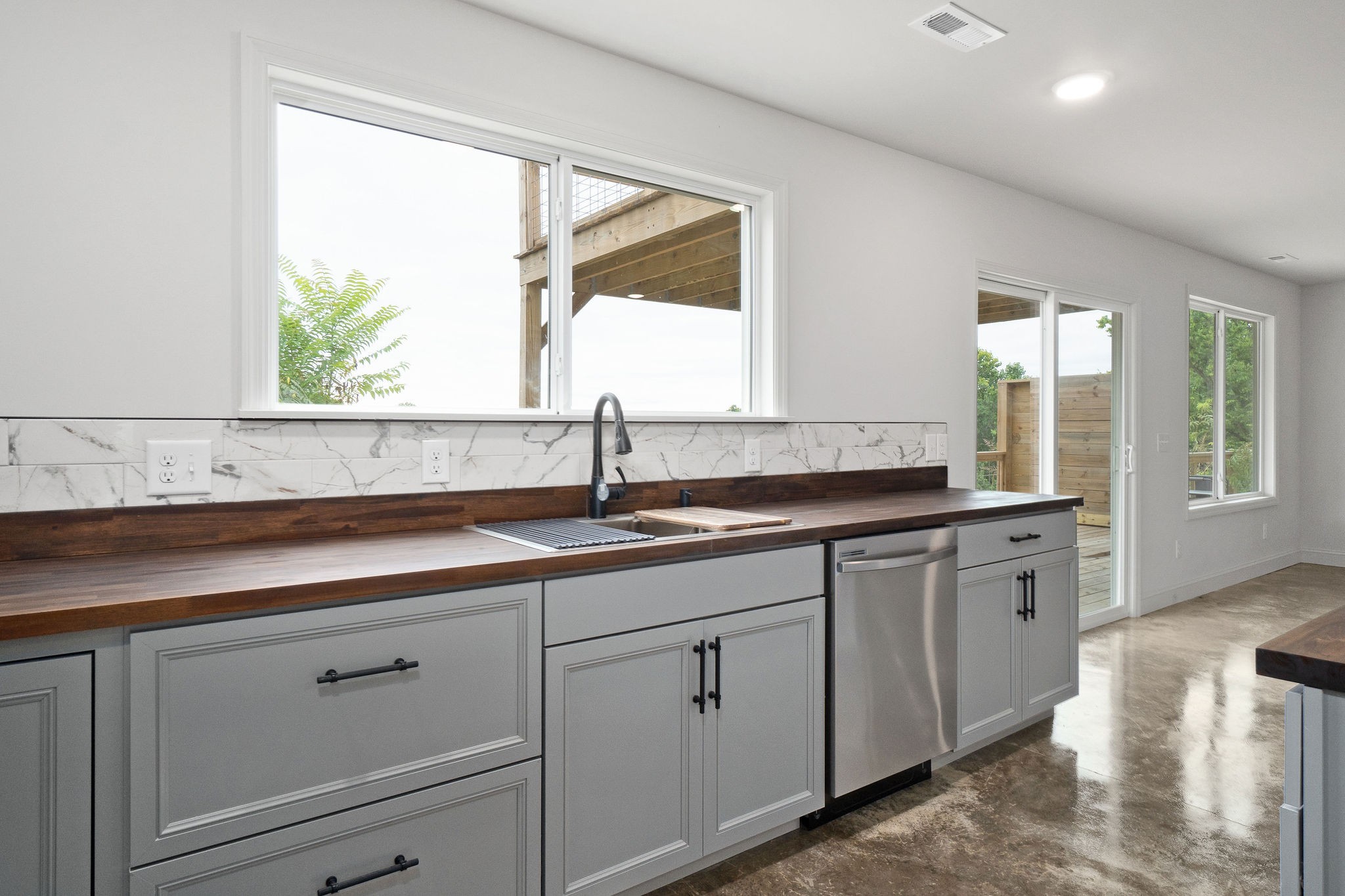 Dowelltown, Tennessee, 37059, United States, 4 Bedrooms Bedrooms, ,3 BathroomsBathrooms,Residential,Forsale,1999477