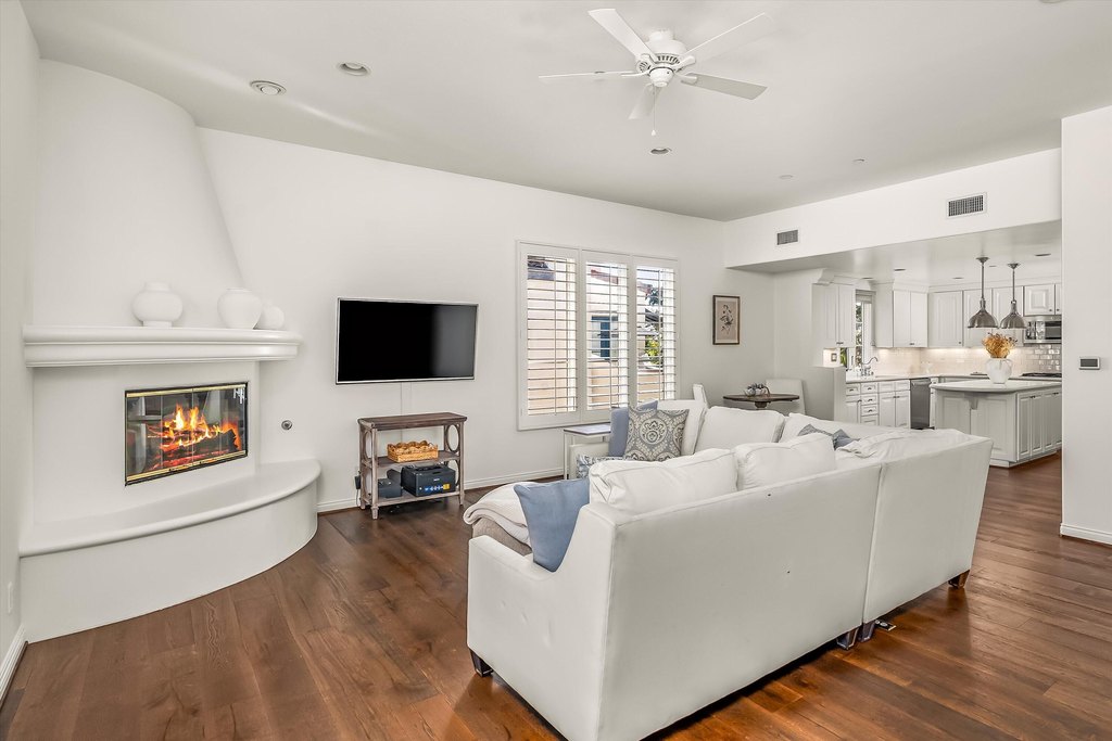 SANTA BARBARA, California, 93101, United States, 2 Bedrooms Bedrooms, ,2.5 BathroomsBathrooms,Residential,Forsale,2004320