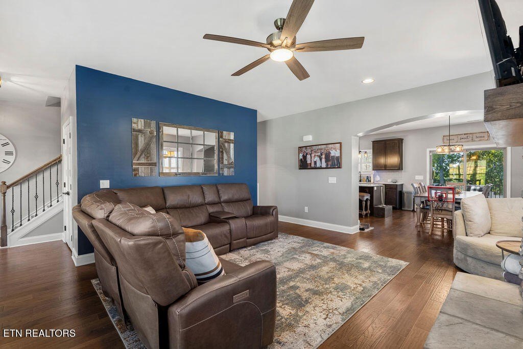 Lenoir City, Tennessee, 37771, United States, 4 Bedrooms Bedrooms, ,3.5 BathroomsBathrooms,Residential,Forsale,1973586