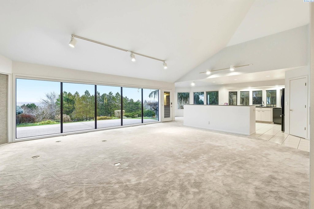 Richland, Washington, 99352, United States, 2 Bedrooms Bedrooms, ,3 BathroomsBathrooms,Residential,Forsale,1922429