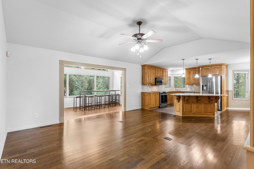 Loudon, Tennessee, 37774, United States, 4 Bedrooms Bedrooms, ,3 BathroomsBathrooms,Residential,Forsale,1971863