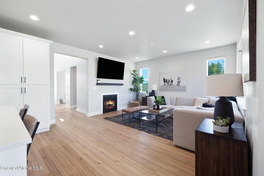 Sandpoint, Idaho, 83864, United States, 4 Bedrooms Bedrooms, ,3.5 BathroomsBathrooms,Residential,Forsale,1946357