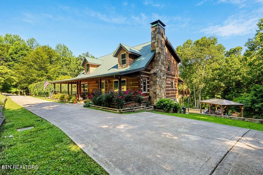 Lenoir City, Tennessee, 37771, United States, 4 Bedrooms Bedrooms, ,3.5 BathroomsBathrooms,Residential,Forsale,1960213