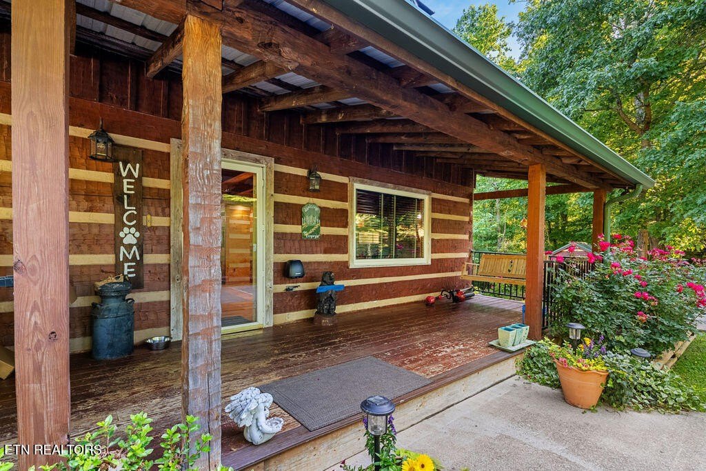 Lenoir City, Tennessee, 37771, United States, 4 Bedrooms Bedrooms, ,3.5 BathroomsBathrooms,Residential,Forsale,1960213