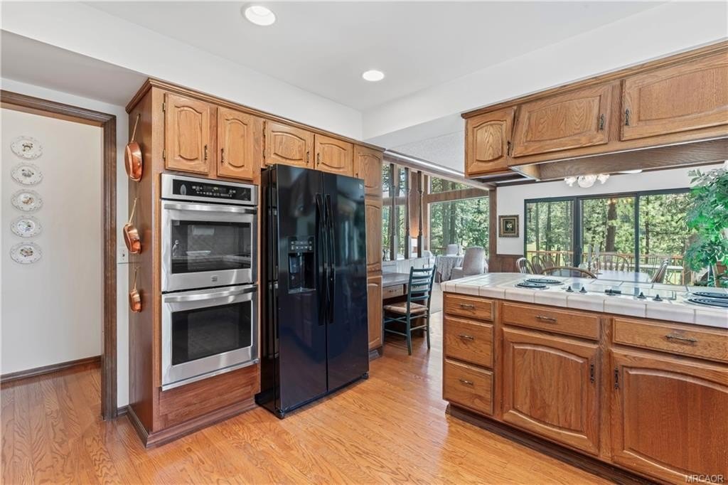 Lake Arrowhead, California, 92352, United States, 5 Bedrooms Bedrooms, ,5 BathroomsBathrooms,Residential,Forsale,1886287