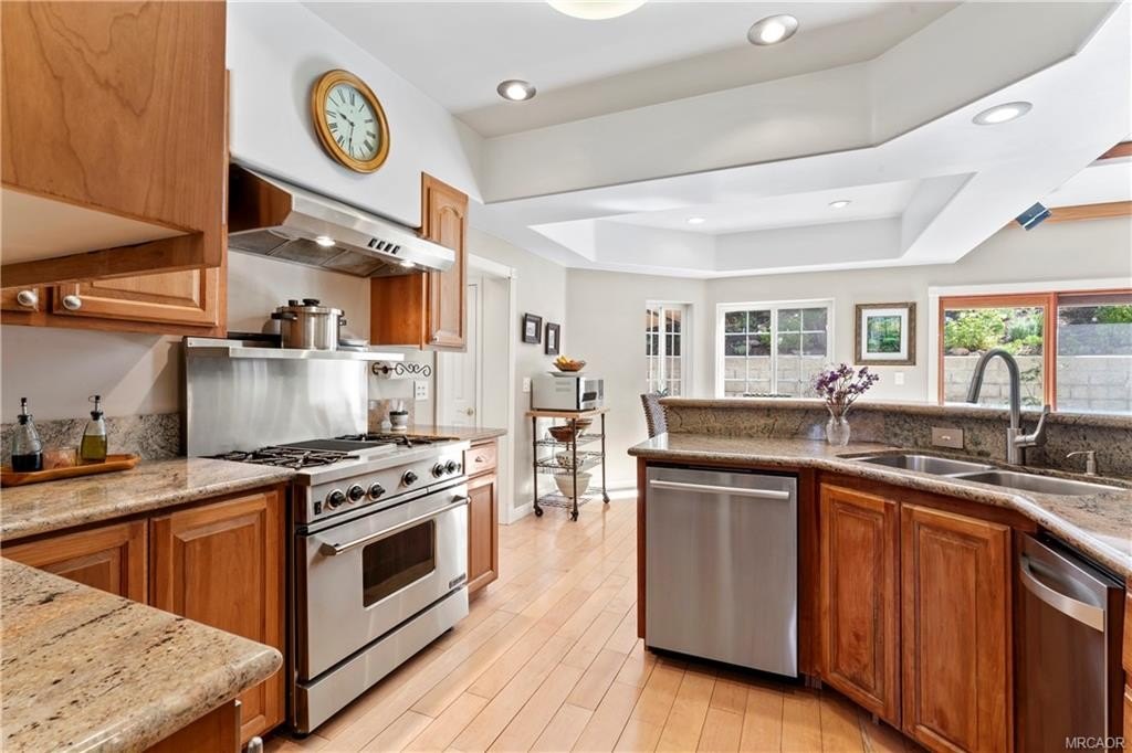 Lake Arrowhead, California, 92317, United States, 4 Bedrooms Bedrooms, ,4 BathroomsBathrooms,Residential,Forsale,1886288