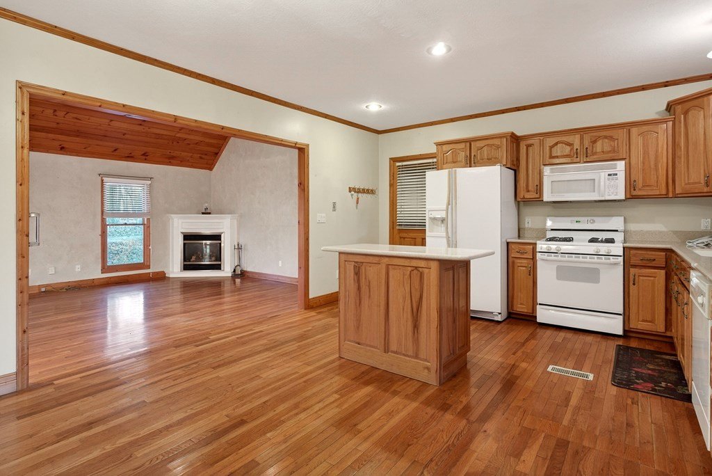 Sparta, Tennessee, 38583, United States, 3 Bedrooms Bedrooms, ,3 BathroomsBathrooms,Residential,Forsale,2010948