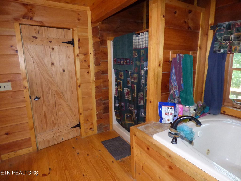 Crossville, Tennessee, 38571, United States, 4 Bedrooms Bedrooms, ,5.5 BathroomsBathrooms,Residential,Forsale,1907867