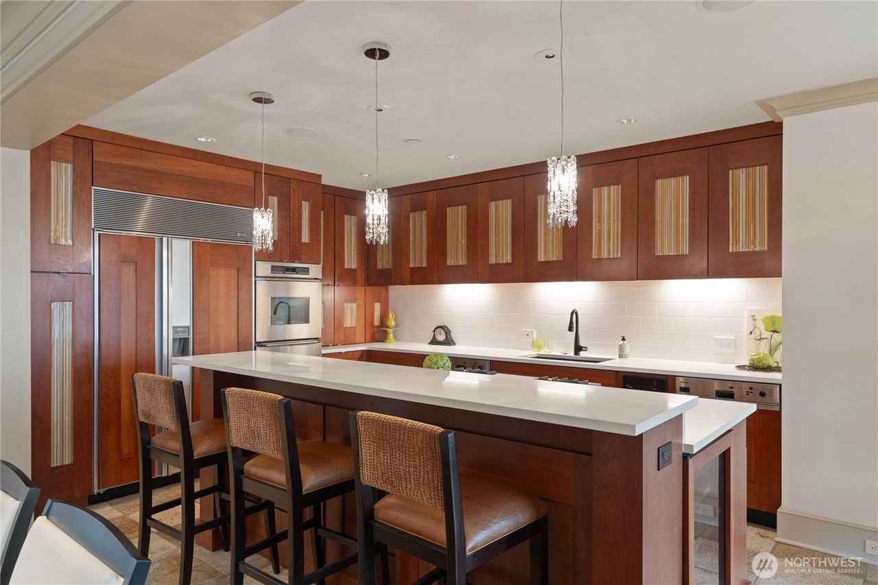 Kirkland, Washington, 98033, United States, 3 Bedrooms Bedrooms, ,3 BathroomsBathrooms,Residential,Forsale,1965877