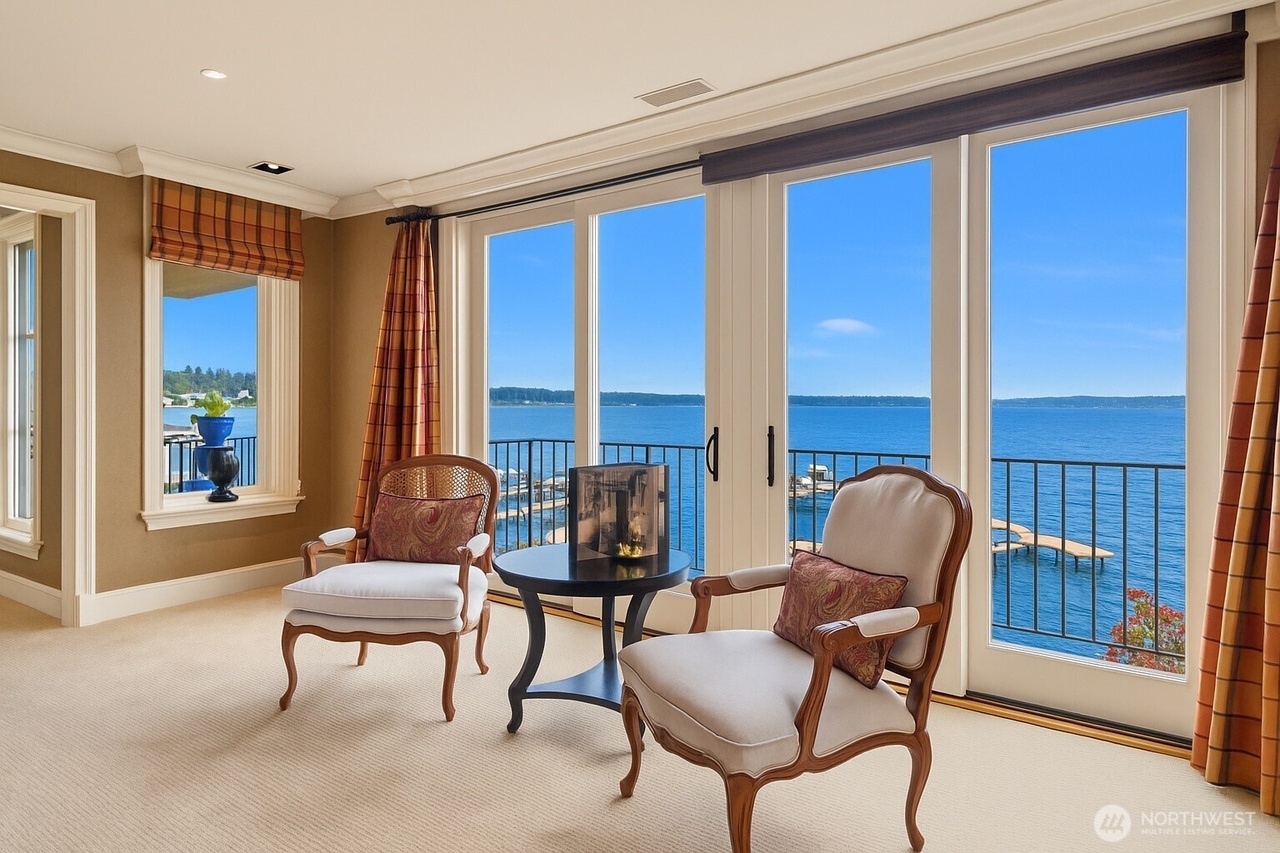 Kirkland, Washington, 98033, United States, 3 Bedrooms Bedrooms, ,3 BathroomsBathrooms,Residential,Forsale,1965877