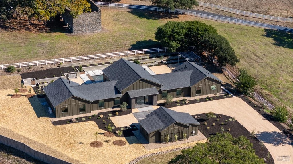 Santa Rosa, California, 95403, United States, 4 Bedrooms Bedrooms, ,6 BathroomsBathrooms,Residential,Forsale,1985918