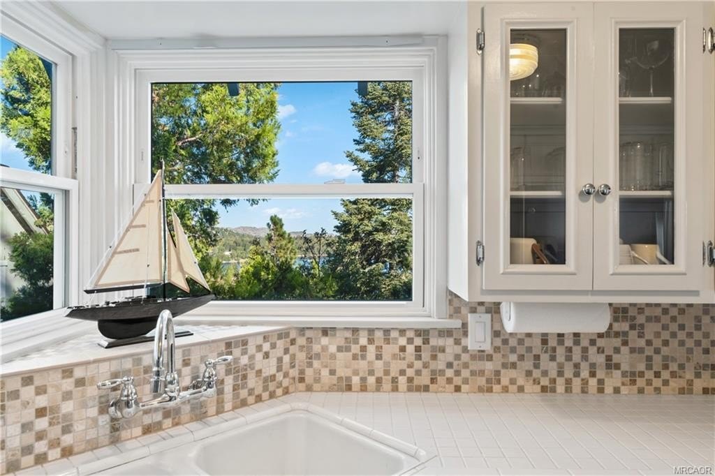 Lake Arrowhead, California, 92352, United States, 2 Bedrooms Bedrooms, ,2 BathroomsBathrooms,Residential,Forsale,1971035