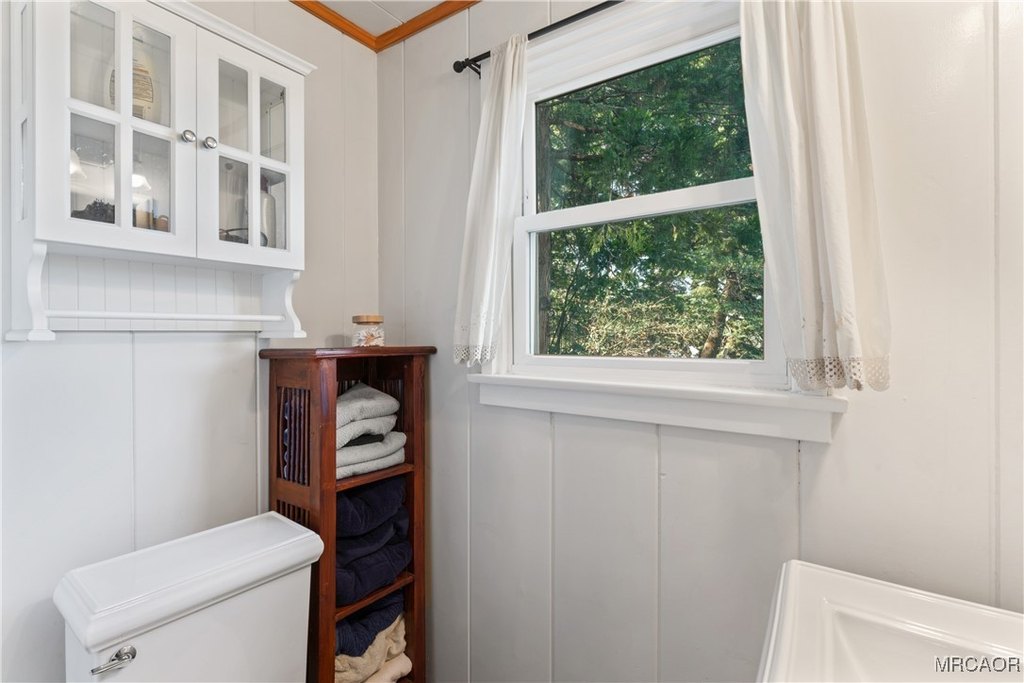 Lake Arrowhead, California, 92352, United States, 2 Bedrooms Bedrooms, ,2 BathroomsBathrooms,Residential,Forsale,1971035