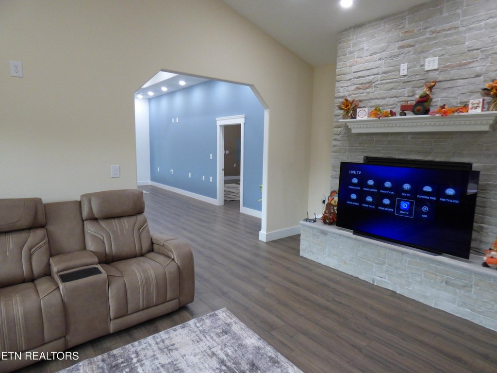 Crossville, Tennessee, 38572, United States, 2 Bedrooms Bedrooms, ,2.5 BathroomsBathrooms,Residential,Forsale,1996593