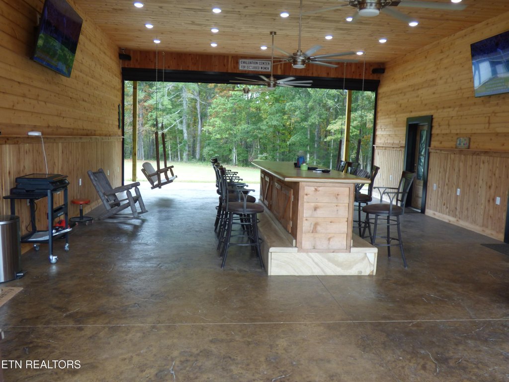 Crossville, Tennessee, 38572, United States, 2 Bedrooms Bedrooms, ,2.5 BathroomsBathrooms,Residential,Forsale,1996593