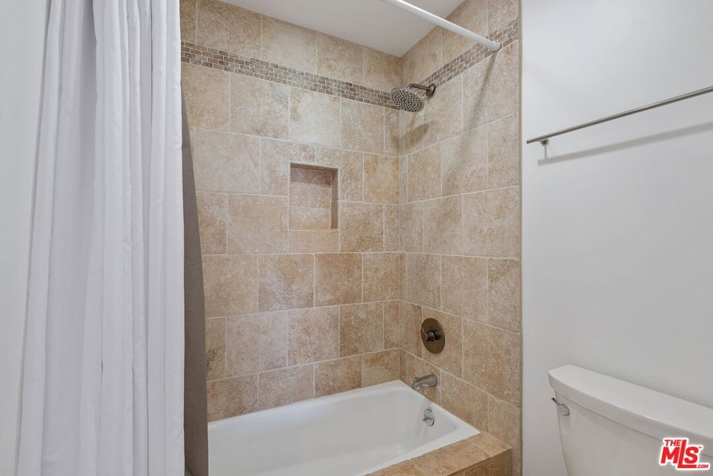 Malibu, California, 90265, United States, 2 Bedrooms Bedrooms, ,1 BathroomBathrooms,Residential,Forsale,1985963