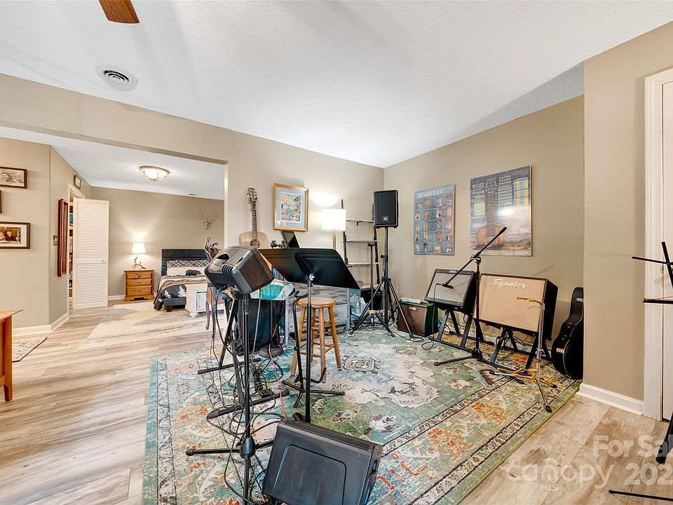 Mills River, North Carolina, 28759, United States, 3 Bedrooms Bedrooms, ,4 BathroomsBathrooms,Residential,Forsale,2004157