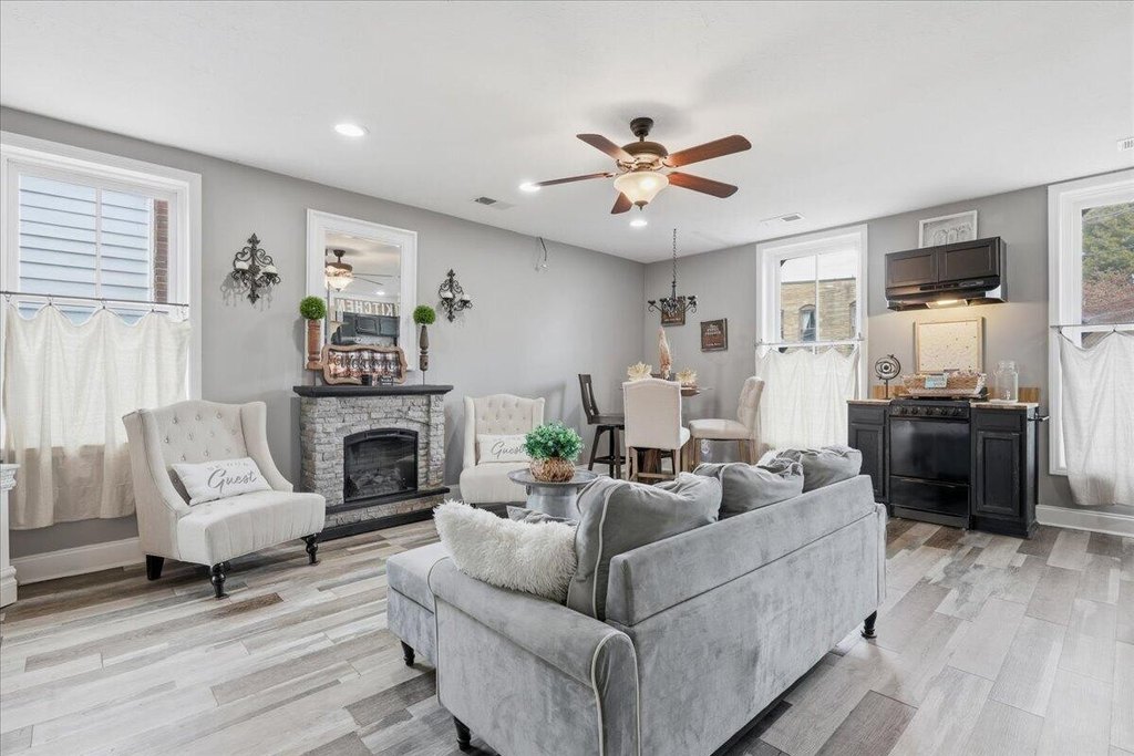 Dandridge, Tennessee, 37725, United States, ,Commercial,Forsale,1988738