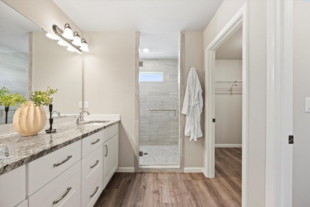 Richland, Washington, 99352, United States, 4 Bedrooms Bedrooms, ,2.5 BathroomsBathrooms,Residential,Forsale,1990696