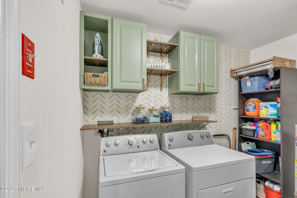 Tinton Falls, New Jersey, 07753, United States, 2 Bedrooms Bedrooms, ,2.5 BathroomsBathrooms,Residential,Forsale,1994029