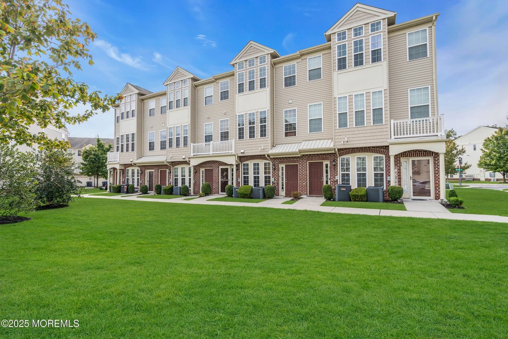 Tinton Falls, New Jersey, 07753, United States, 2 Bedrooms Bedrooms, ,2.5 BathroomsBathrooms,Residential,Forsale,1994029