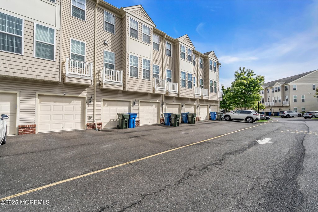 Tinton Falls, New Jersey, 07753, United States, 2 Bedrooms Bedrooms, ,2.5 BathroomsBathrooms,Residential,Forsale,1994029