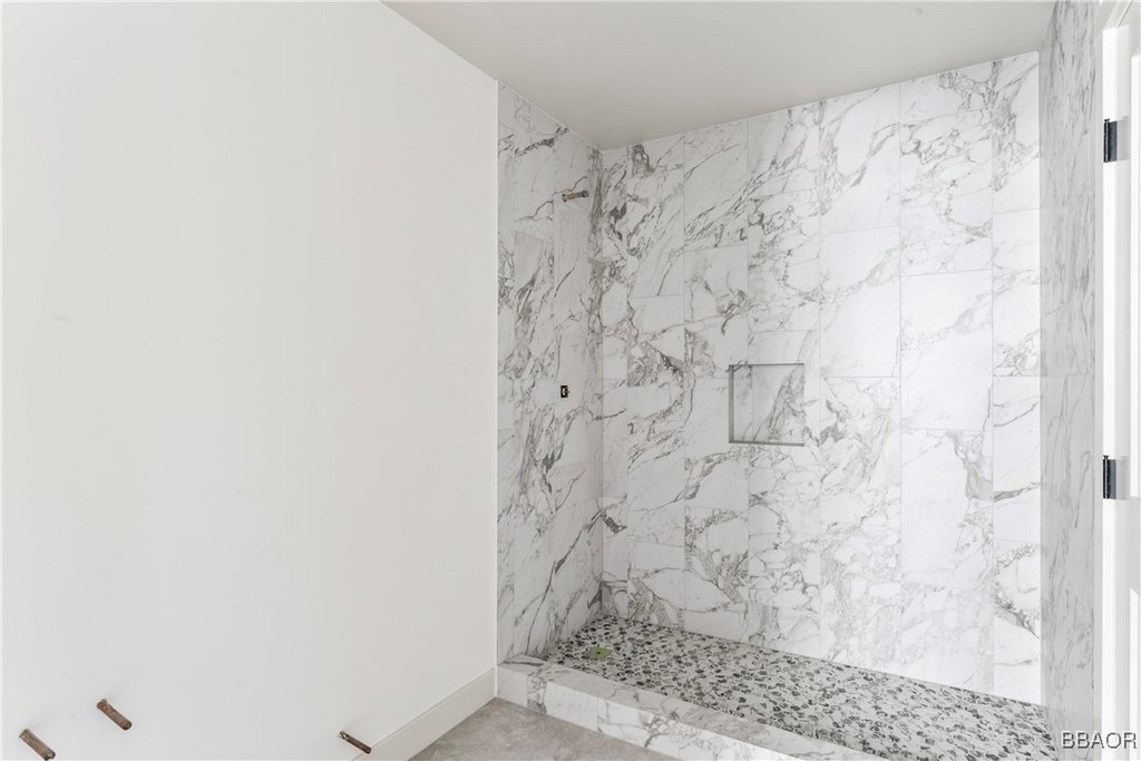 Lake Arrowhead, California, 92352, United States, 3 Bedrooms Bedrooms, ,4 BathroomsBathrooms,Residential,Forsale,1886286