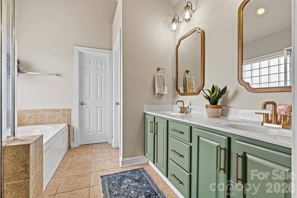 Denver, North Carolina, 28037, United States, 6 Bedrooms Bedrooms, ,5 BathroomsBathrooms,Residential,Forsale,2004076