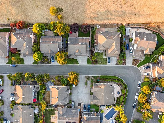 Petaluma, California, 94952, United States, 4 Bedrooms Bedrooms, ,3 BathroomsBathrooms,Residential,Forsale,1985922