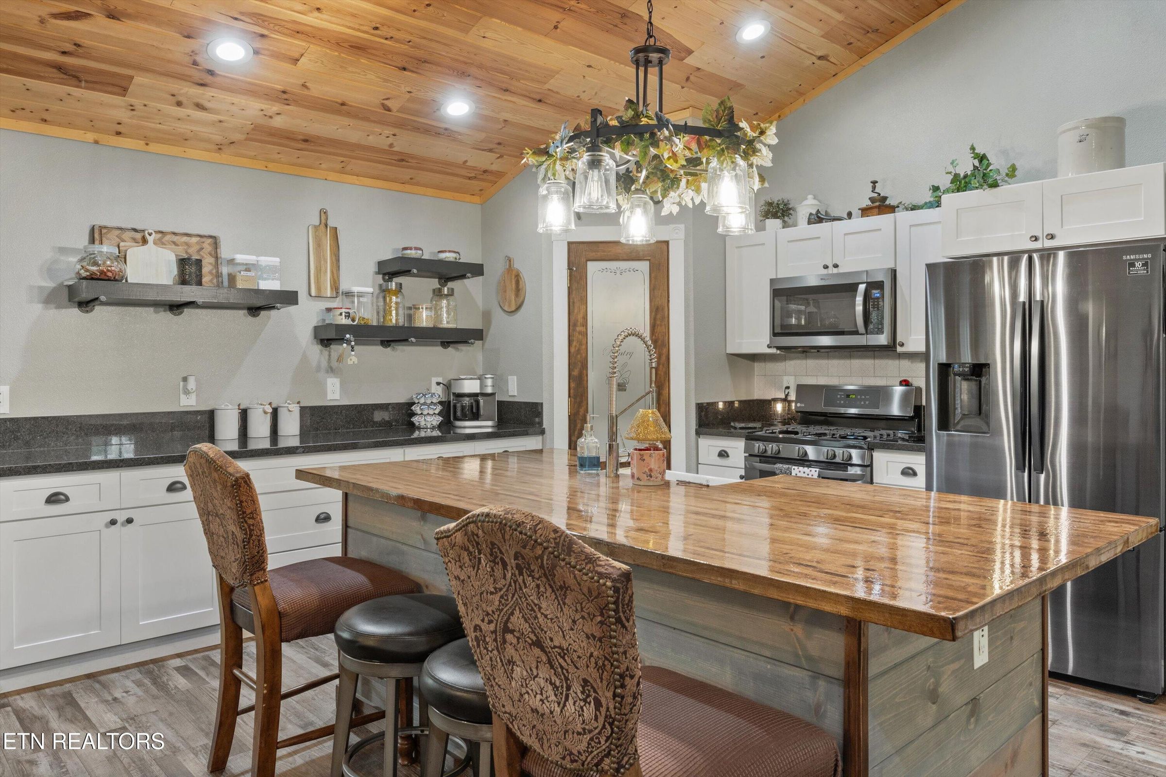 Sevierville, Tennessee, 37876, United States, 3 Bedrooms Bedrooms, ,4 BathroomsBathrooms,Residential,Forsale,1973590