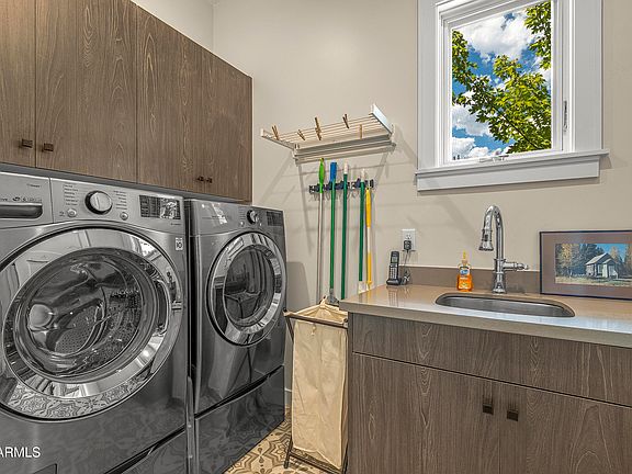 Flagstaff, Arizona, 86005, United States, 3 Bedrooms Bedrooms, ,2 BathroomsBathrooms,Residential,Forsale,1971075