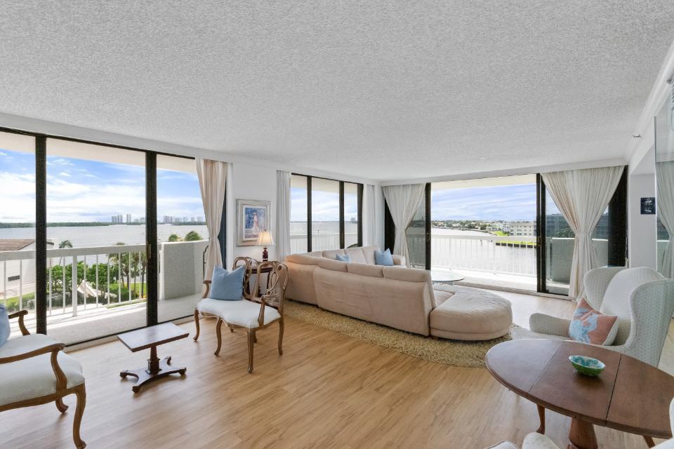 North Palm Beach, Florida, 33408, United States, 3 Bedrooms Bedrooms, ,2 BathroomsBathrooms,Residential,Forsale,1969936