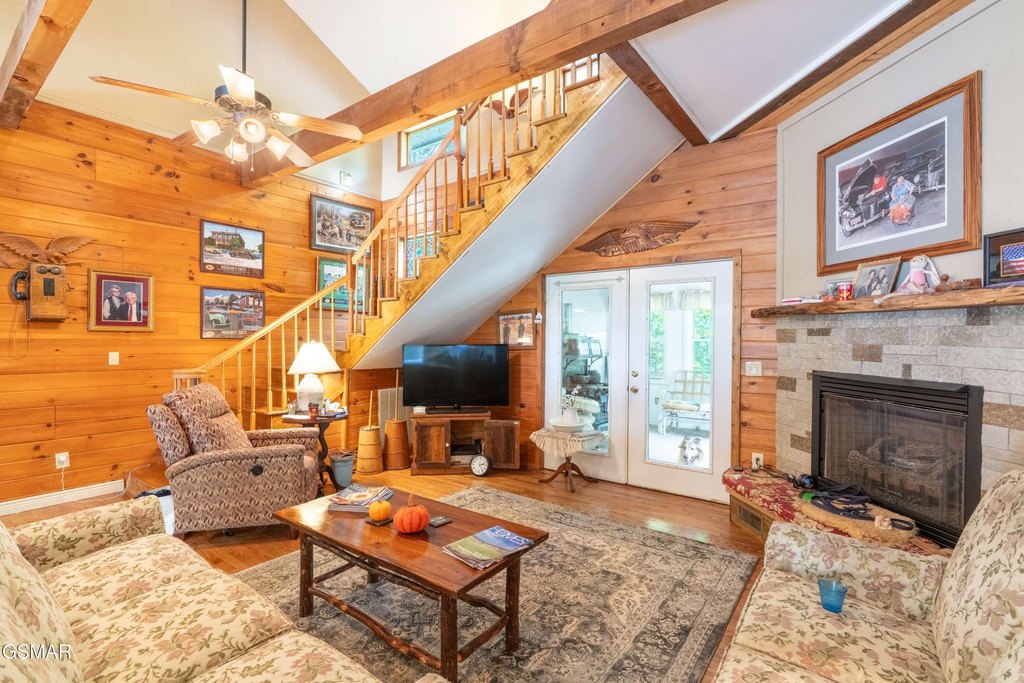 Sevierville, Tennessee, 37876, United States, 4 Bedrooms Bedrooms, ,2.5 BathroomsBathrooms,Residential,Forsale,1999448