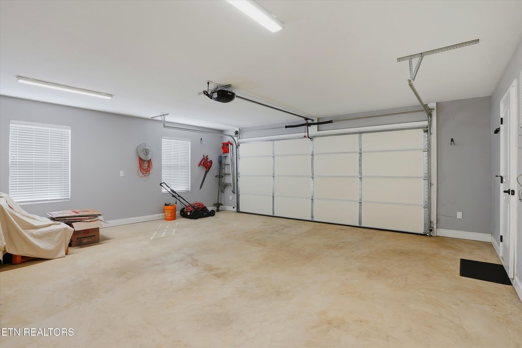 Maryville, Tennessee, 37804, United States, 4 Bedrooms Bedrooms, ,3 BathroomsBathrooms,Residential,Forsale,1973596