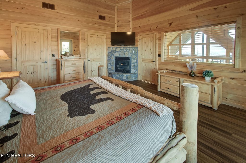 Sevierville, Tennessee, 37862, United States, 5 Bedrooms Bedrooms, ,4 BathroomsBathrooms,Residential,Forsale,1973603