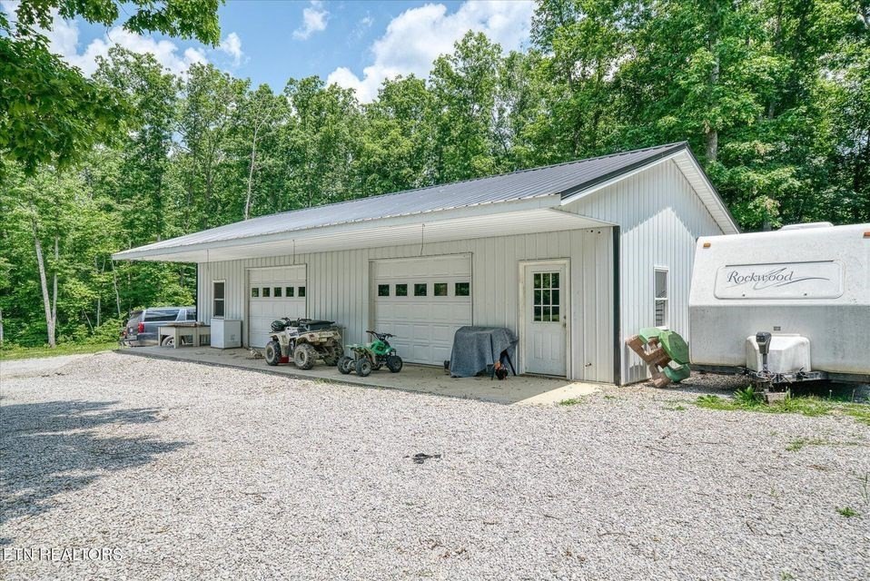 Deer Lodge, Tennessee, 37726, United States, 6 Bedrooms Bedrooms, ,2 BathroomsBathrooms,Residential,Forsale,1929820