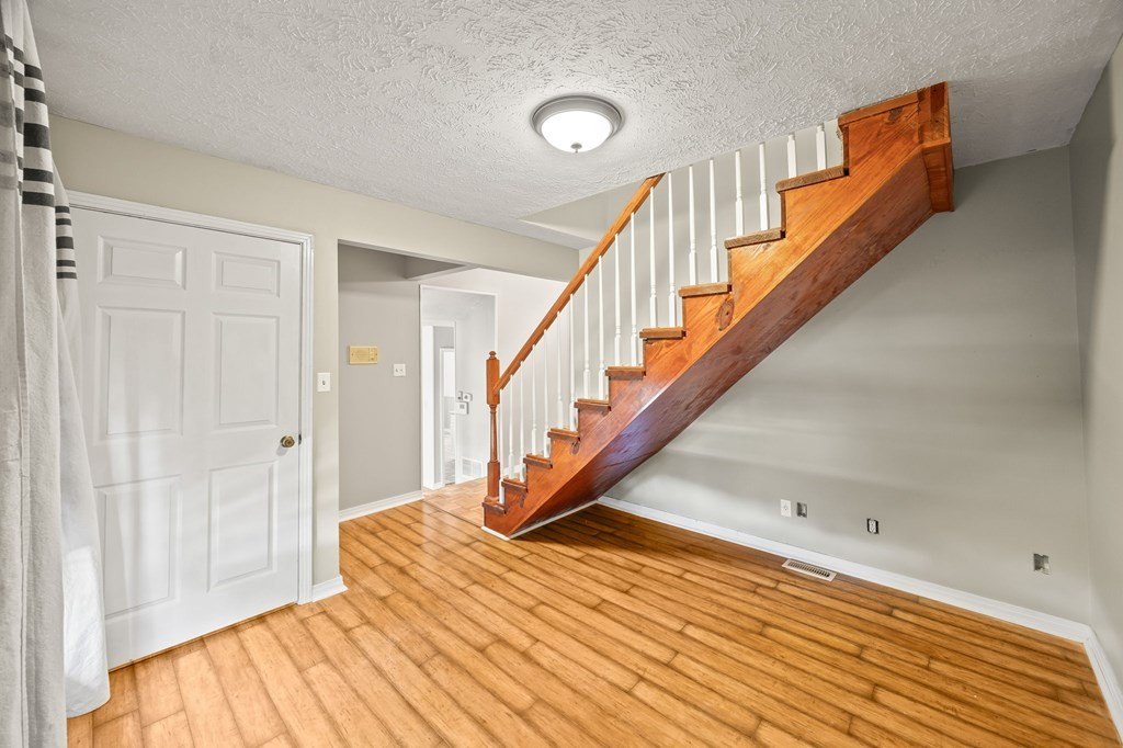 Byrdstown, Tennessee, 38549, United States, 2 Bedrooms Bedrooms, ,3 BathroomsBathrooms,Residential,Forsale,1996611